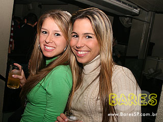 Neste domingo o Bar Santo Antônio agitou o público com repertório sertanejo Neste domingo o Bar Santo Antônio agitou o público com repertório sertanejo