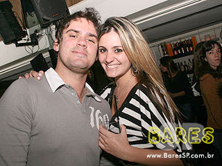 Neste domingo o Bar Santo Antônio agitou o público com repertório sertanejo Neste domingo o Bar Santo Antônio agitou o público com repertório sertanejo