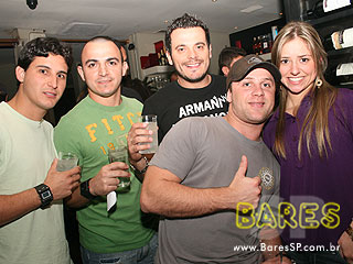 Neste domingo o Bar Santo Antônio agitou o público com repertório sertanejo Neste domingo o Bar Santo Antônio agitou o público com repertório sertanejo