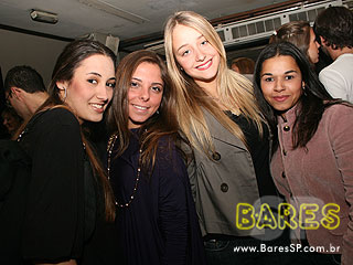 Neste domingo o Bar Santo Antônio agitou o público com repertório sertanejo Neste domingo o Bar Santo Antônio agitou o público com repertório sertanejo