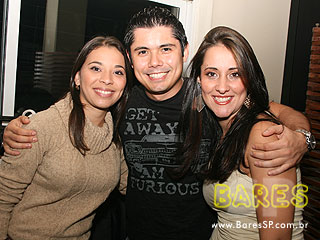 Neste domingo o Bar Santo Antônio agitou o público com repertório sertanejo Neste domingo o Bar Santo Antônio agitou o público com repertório sertanejo