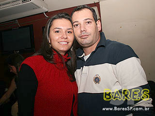 Neste domingo o Bar Santo Antônio agitou o público com repertório sertanejo Neste domingo o Bar Santo Antônio agitou o público com repertório sertanejo