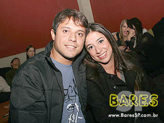 Neste domingo o Bar Santo Antônio agitou o público com repertório sertanejo Neste domingo o Bar Santo Antônio agitou o público com repertório sertanejo