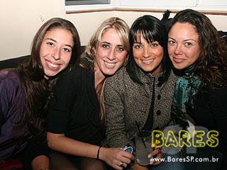 Neste domingo o Bar Santo Antônio agitou o público com repertório sertanejo Neste domingo o Bar Santo Antônio agitou o público com repertório sertanejo