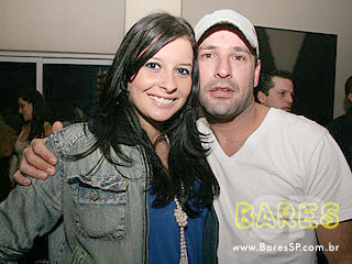 Neste domingo o Bar Santo Antônio agitou o público com repertório sertanejo Neste domingo o Bar Santo Antônio agitou o público com repertório sertanejo