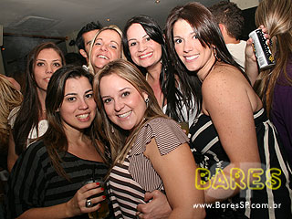 Neste domingo o Bar Santo Antônio agitou o público com repertório sertanejo Neste domingo o Bar Santo Antônio agitou o público com repertório sertanejo