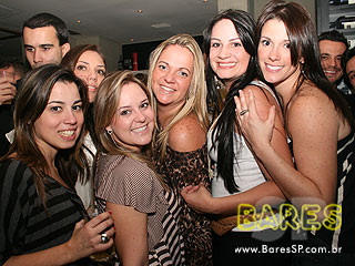 Neste domingo o Bar Santo Antônio agitou o público com repertório sertanejo Neste domingo o Bar Santo Antônio agitou o público com repertório sertanejo