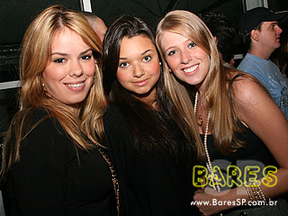 Neste domingo o Bar Santo Antônio agitou o público com repertório sertanejo Neste domingo o Bar Santo Antônio agitou o público com repertório sertanejo