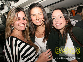 Neste domingo o Bar Santo Antônio agitou o público com repertório sertanejo Neste domingo o Bar Santo Antônio agitou o público com repertório sertanejo