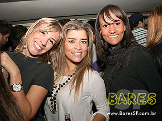 Neste domingo o Bar Santo Antônio agitou o público com repertório sertanejo Neste domingo o Bar Santo Antônio agitou o público com repertório sertanejo