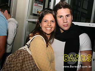 Neste domingo o Bar Santo Antônio agitou o público com repertório sertanejo Neste domingo o Bar Santo Antônio agitou o público com repertório sertanejo