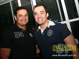 Neste domingo o Bar Santo Antônio agitou o público com repertório sertanejo Neste domingo o Bar Santo Antônio agitou o público com repertório sertanejo