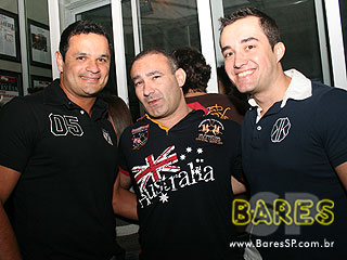 Neste domingo o Bar Santo Antônio agitou o público com repertório sertanejo Neste domingo o Bar Santo Antônio agitou o público com repertório sertanejo