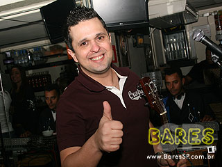 Neste domingo o Bar Santo Antônio agitou o público com repertório sertanejo Neste domingo o Bar Santo Antônio agitou o público com repertório sertanejo