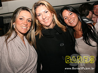 Neste domingo o Bar Santo Antônio agitou o público com repertório sertanejo Neste domingo o Bar Santo Antônio agitou o público com repertório sertanejo