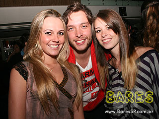 Neste domingo o Bar Santo Antônio agitou o público com repertório sertanejo Neste domingo o Bar Santo Antônio agitou o público com repertório sertanejo