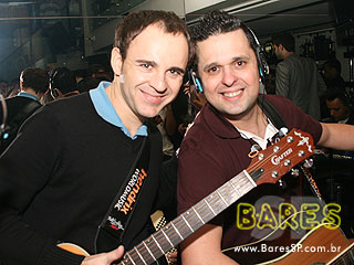 Neste domingo o Bar Santo Antônio agitou o público com repertório sertanejo Neste domingo o Bar Santo Antônio agitou o público com repertório sertanejo