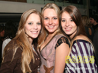 Neste domingo o Bar Santo Antônio agitou o público com repertório sertanejo Neste domingo o Bar Santo Antônio agitou o público com repertório sertanejo