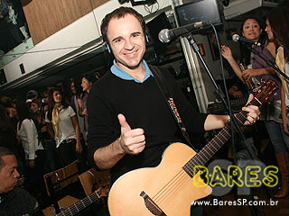 Neste domingo o Bar Santo Antônio agitou o público com repertório sertanejo Neste domingo o Bar Santo Antônio agitou o público com repertório sertanejo