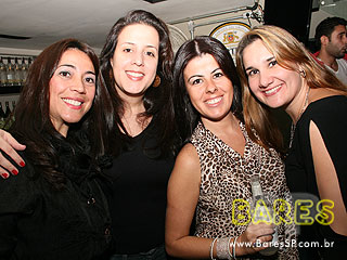 Neste domingo o Bar Santo Antônio agitou o público com repertório sertanejo Neste domingo o Bar Santo Antônio agitou o público com repertório sertanejo