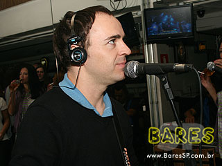 Neste domingo o Bar Santo Antônio agitou o público com repertório sertanejo Neste domingo o Bar Santo Antônio agitou o público com repertório sertanejo