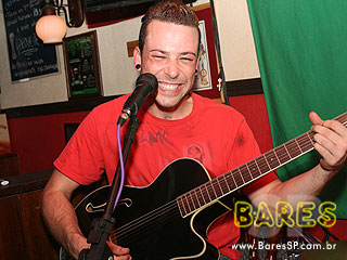 Música de qualidade no St. John's Irish Pub Música de qualidade no St. John's Irish Pub