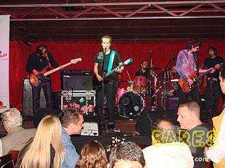 Kiko Zambianchi toca no bar Brahma Aeroclube Kiko Zambianchi toca no bar Brahma Aeroclube