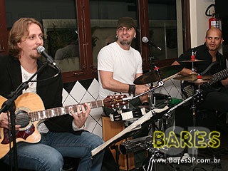 Banda Dose Tripla no Bar Martins Banda Dose Tripla no Bar Martins