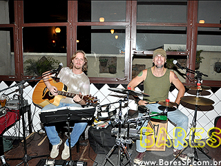 Banda Dose Tripla no Bar Martins Banda Dose Tripla no Bar Martins