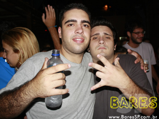 Roberto Seixas, Pearl Jam Cover e Unic no Café Aurora Roberto Seixas, Pearl Jam Cover e Unic no Café Aurora