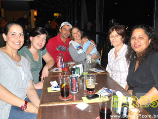 Quinta animada no Jacaranda Bar - Ação Unisal Quinta animada no Jacaranda Bar - Ação Unisal