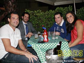 Exposição de acrílicos sobre tela na Mercearia São Roque Exposição de acrílicos sobre tela na Mercearia São Roque