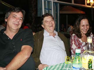 Exposição de acrílicos sobre tela na Mercearia São Roque Exposição de acrílicos sobre tela na Mercearia São Roque