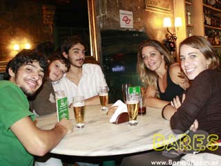 Exposição de acrílicos sobre tela na Mercearia São Roque Exposição de acrílicos sobre tela na Mercearia São Roque