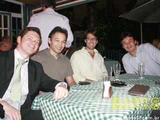 Exposição de acrílicos sobre tela na Mercearia São Roque Exposição de acrílicos sobre tela na Mercearia São Roque