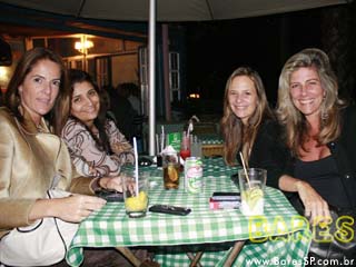 Exposição de acrílicos sobre tela na Mercearia São Roque Exposição de acrílicos sobre tela na Mercearia São Roque