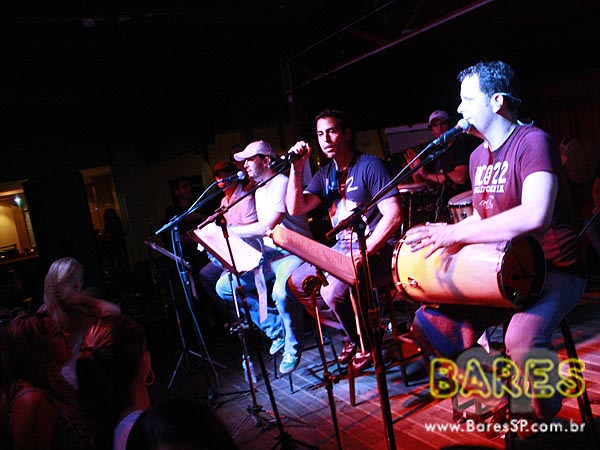 Inimigos da HP no Bar Brahma Aeroclube, zona norte de SP Inimigos da HP no Bar Brahma Aeroclube, zona norte de SP