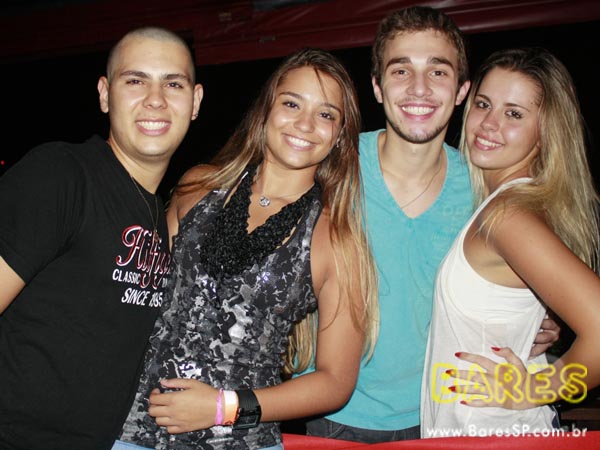 Inimigos da HP no Bar Brahma Aeroclube, zona norte de SP Inimigos da HP no Bar Brahma Aeroclube, zona norte de SP