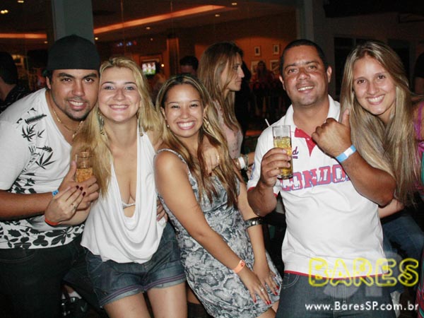 Inimigos da HP no Bar Brahma Aeroclube, zona norte de SP Inimigos da HP no Bar Brahma Aeroclube, zona norte de SP