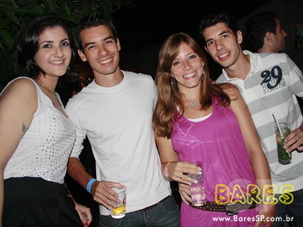 Inimigos da HP no Bar Brahma Aeroclube, zona norte de SP Inimigos da HP no Bar Brahma Aeroclube, zona norte de SP