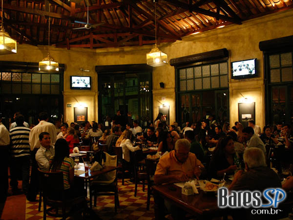 Noite animada na 1ª Cervejaria da Mooca Noite animada na 1ª Cervejaria da Mooca