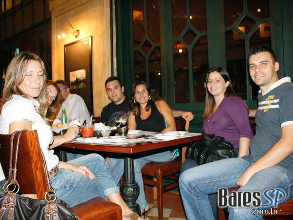 Noite animada na 1ª Cervejaria da Mooca Noite animada na 1ª Cervejaria da Mooca