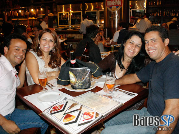 Noite animada na 1ª Cervejaria da Mooca Noite animada na 1ª Cervejaria da Mooca