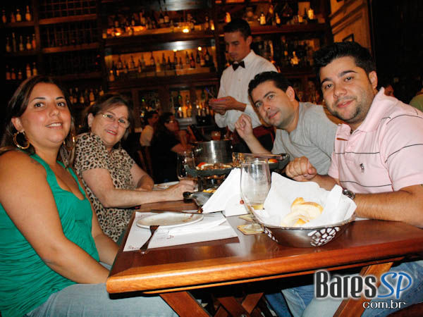 Noite animada na 1ª Cervejaria da Mooca Noite animada na 1ª Cervejaria da Mooca