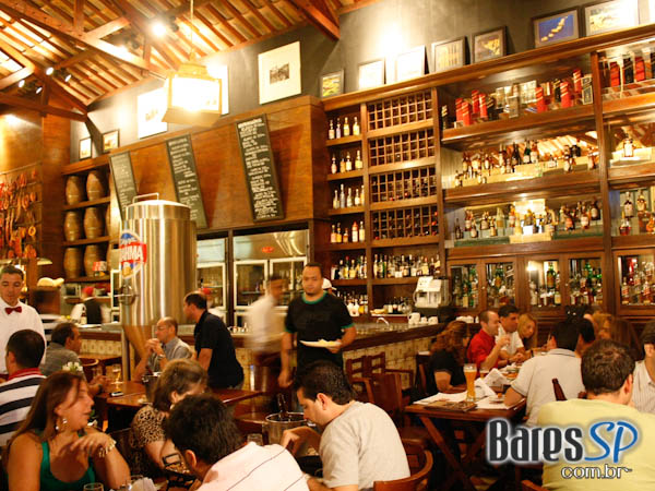 Noite animada na 1ª Cervejaria da Mooca Noite animada na 1ª Cervejaria da Mooca