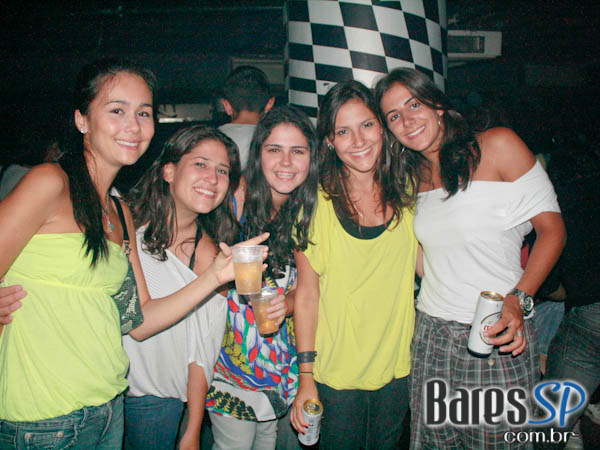 Trash 80's GLS comemora o Aniversário de São Paulo no Centro da cidade Trash 80's GLS comemora o Aniversário de São Paulo no Centro da cidade