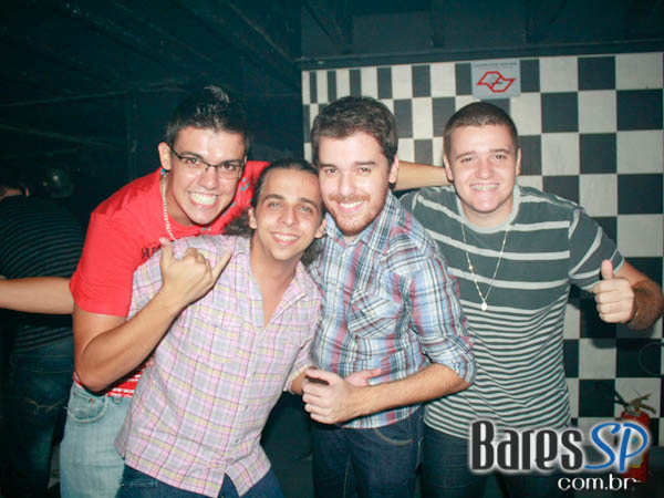 Trash 80's GLS comemora o Aniversário de São Paulo no Centro da cidade Trash 80's GLS comemora o Aniversário de São Paulo no Centro da cidade