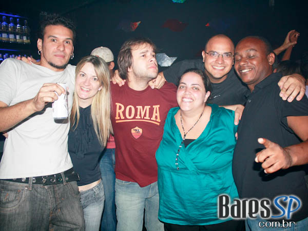 Trash 80's GLS comemora o Aniversário de São Paulo no Centro da cidade Trash 80's GLS comemora o Aniversário de São Paulo no Centro da cidade