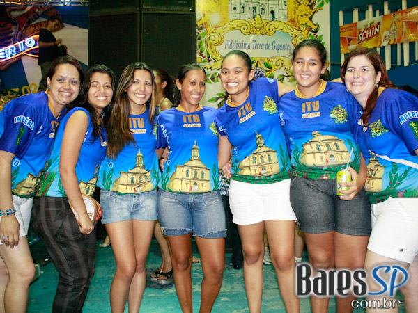 Ensaio de Carnaval na quadra da Império da Casa Verde Ensaio de Carnaval na quadra da Império da Casa Verde