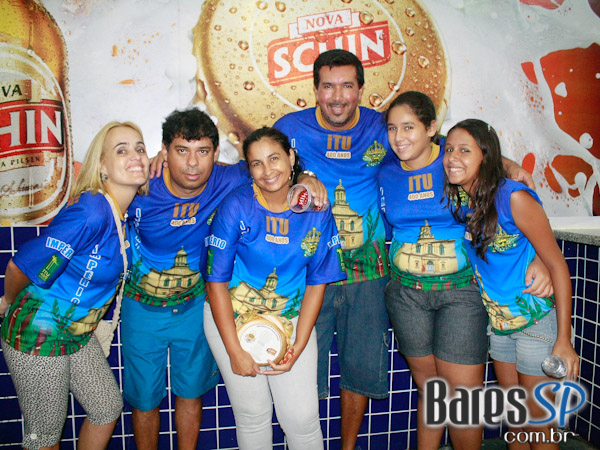 Ensaio de Carnaval na quadra da Império da Casa Verde Ensaio de Carnaval na quadra da Império da Casa Verde